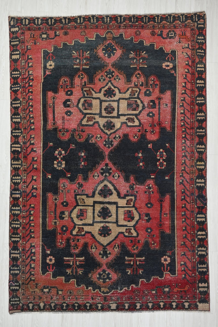 red Medium rug 6' 1" x 9' 4"
