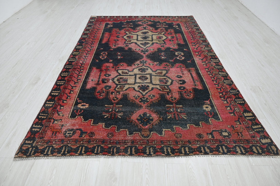 red Medium rug 6' 1" x 9' 4"
