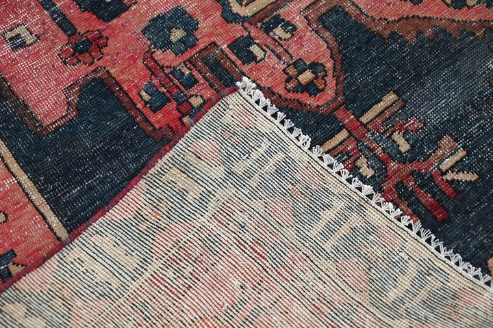 red Medium rug 6' 1" x 9' 4"
