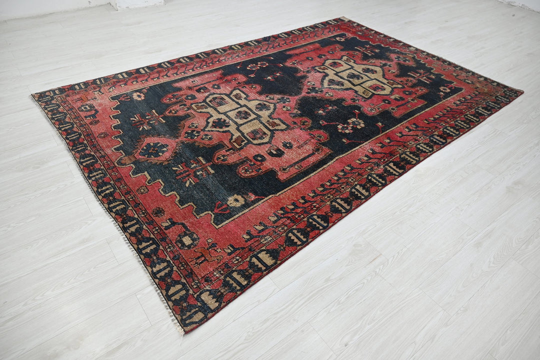red Medium rug 6' 1" x 9' 4"
