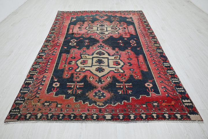 red Medium rug 6' 1" x 9' 4"