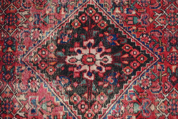 red Medium rug 4' 7" x 9' 0"
