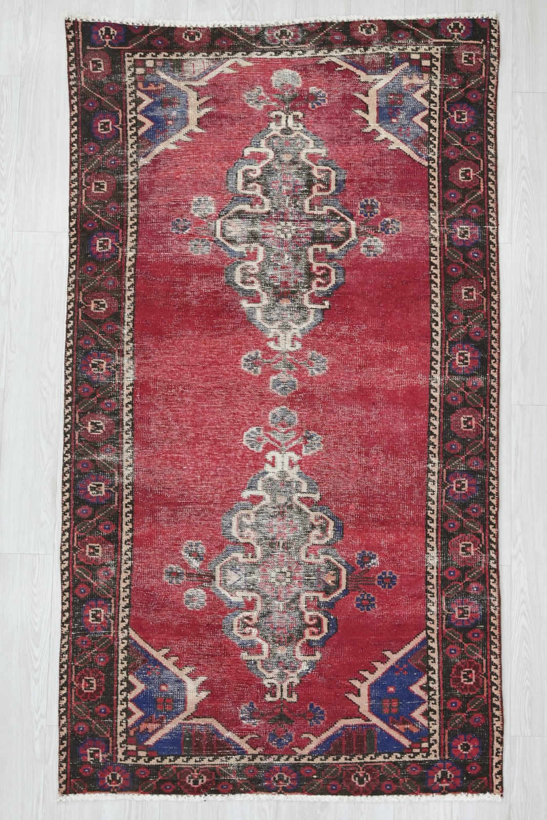 red Medium rug 3' 10" x 7' 1"