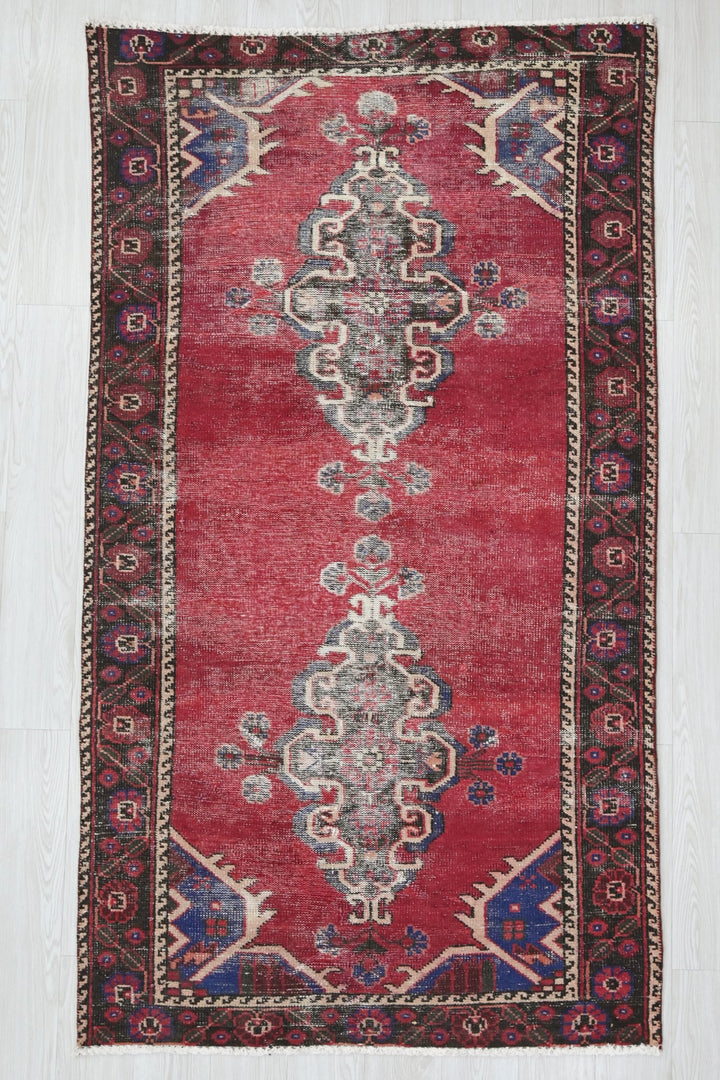 red Medium rug 3' 10" x 7' 1"
