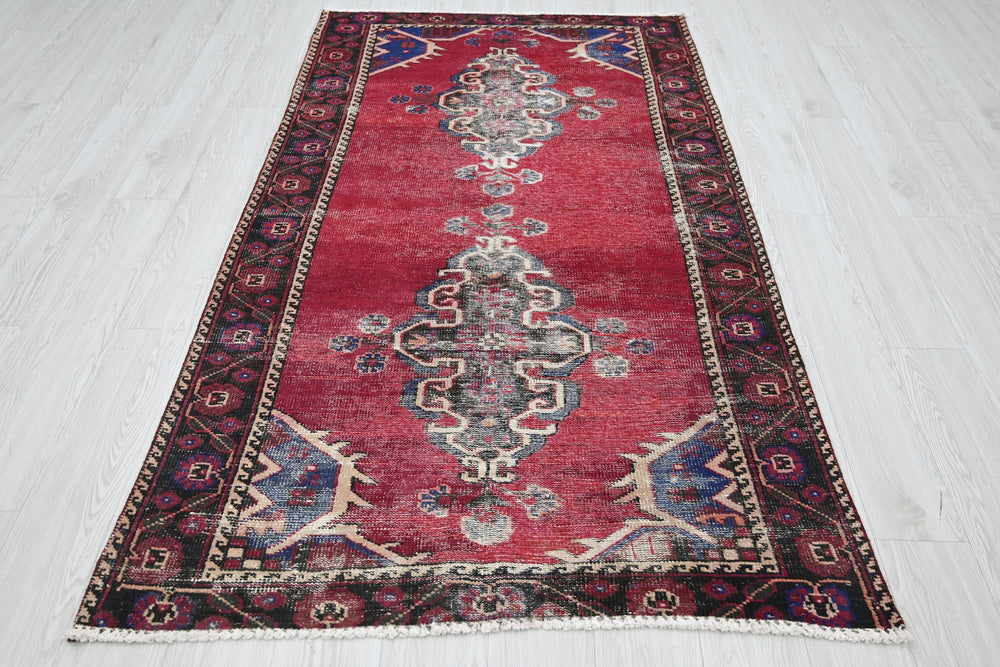 red Medium rug 3' 10" x 7' 1"