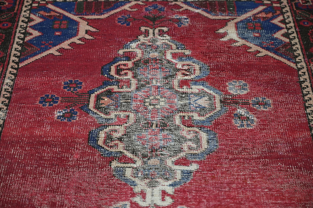 red Medium rug 3' 10" x 7' 1"