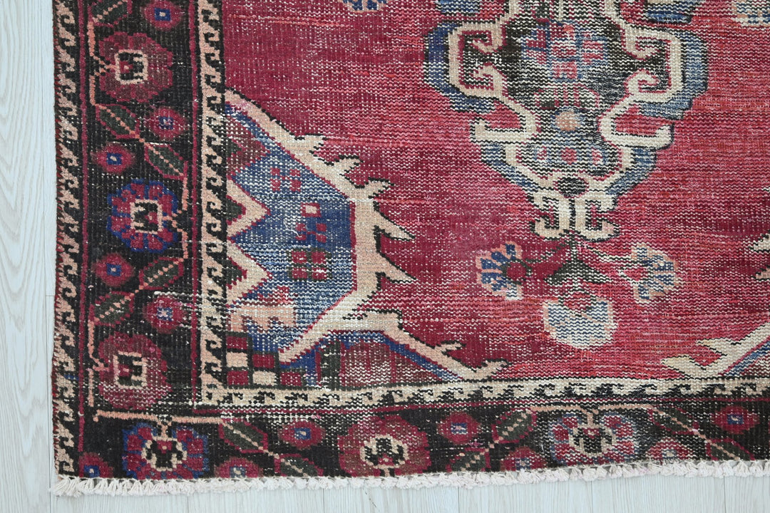 red Medium rug 3' 10" x 7' 1"