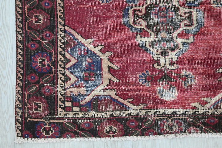 red Medium rug 3' 10" x 7' 1"