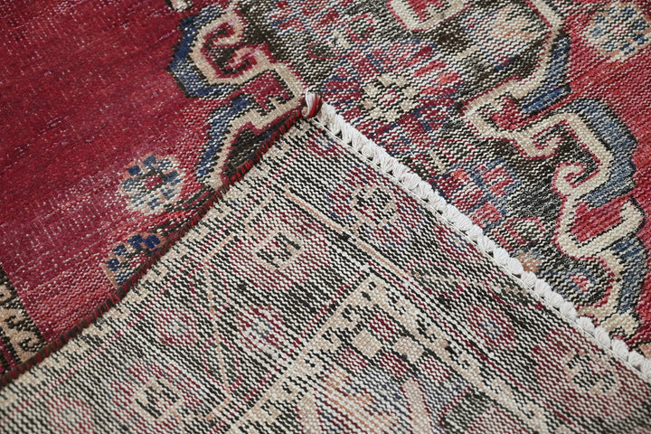 red Medium rug 3' 10" x 7' 1"