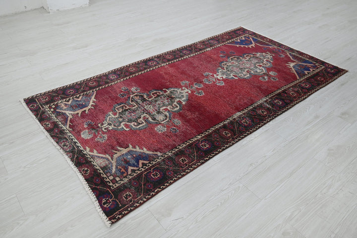red Medium rug 3' 10" x 7' 1"