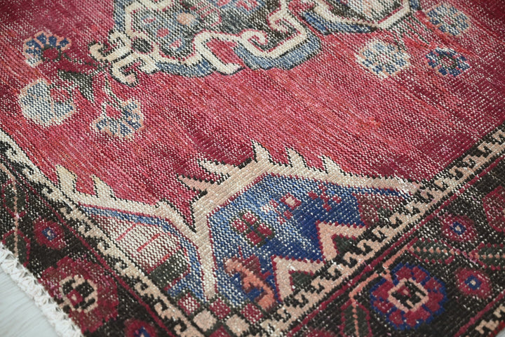 red Medium rug 3' 10" x 7' 1"