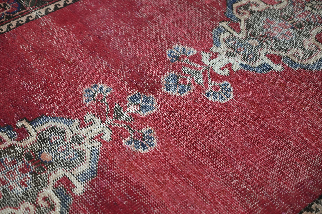 red Medium rug 3' 10" x 7' 1"