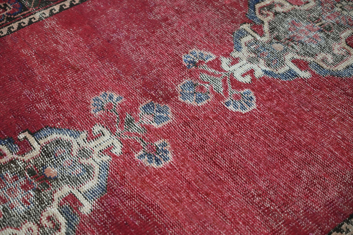 red Medium rug 3' 10" x 7' 1"