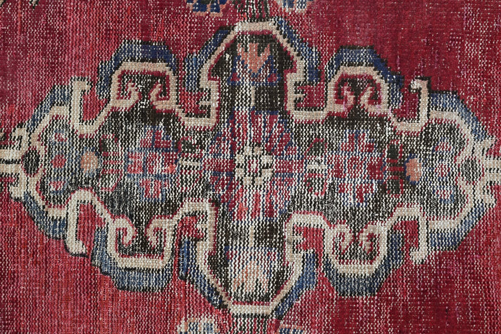 red Medium rug 3' 10" x 7' 1"