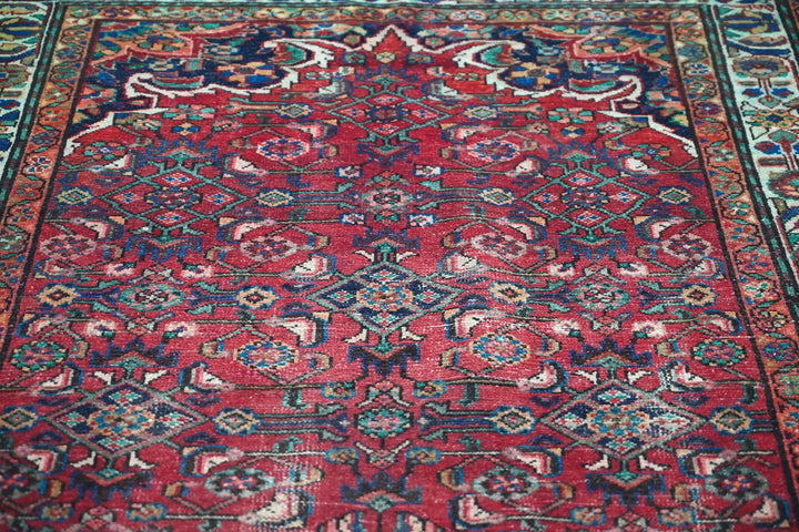 red Large rug 4' 7" x 9' 11"