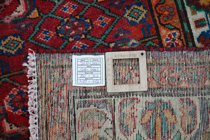 red Large rug 4' 7" x 9' 11"