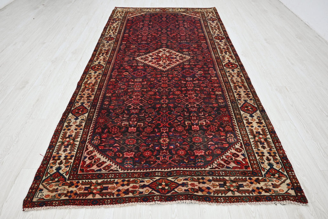 red Large rug 5' 2" x 10' 10"