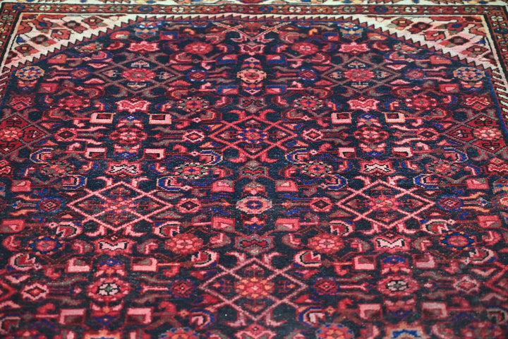 red Large rug 5' 2" x 10' 10"