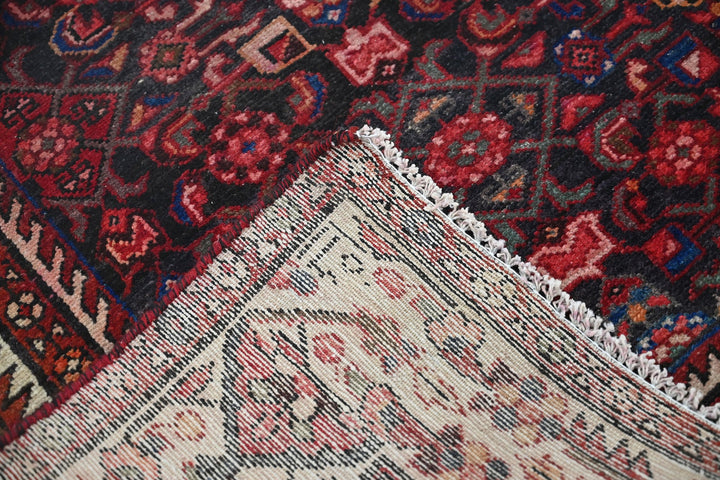 red Large rug 5' 2" x 10' 10"