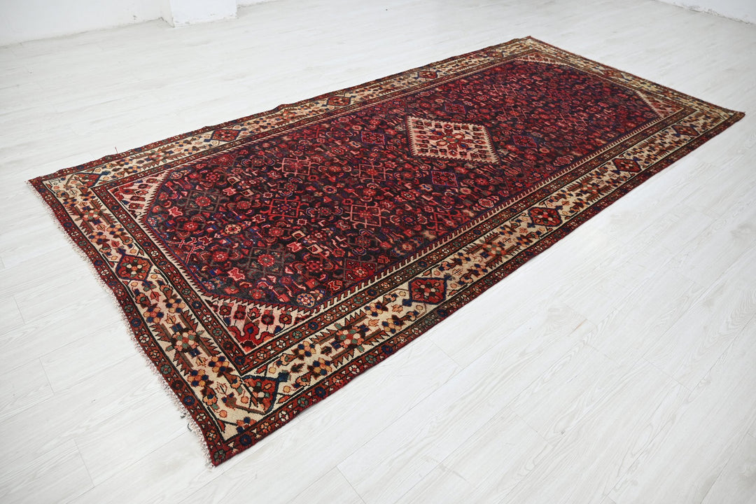 red Large rug 5' 2" x 10' 10"