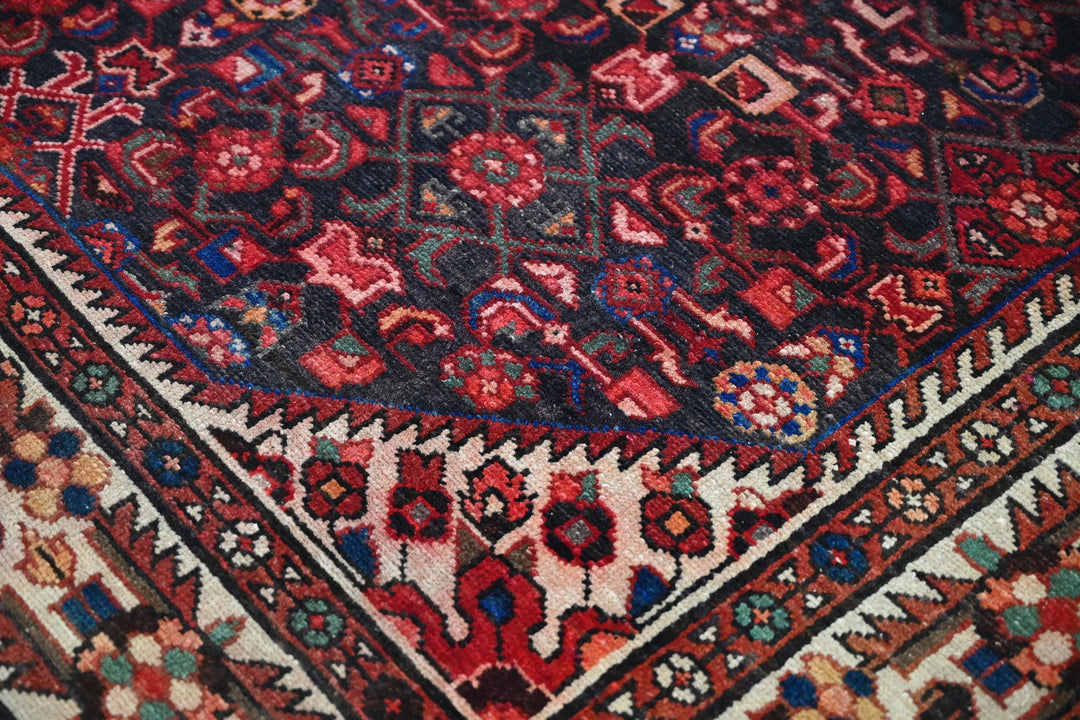 red Large rug 5' 2" x 10' 10"
