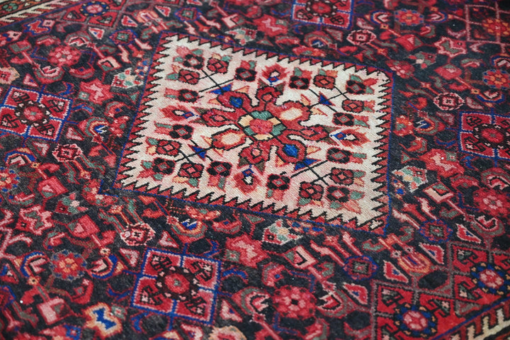 red Large rug 5' 2" x 10' 10"