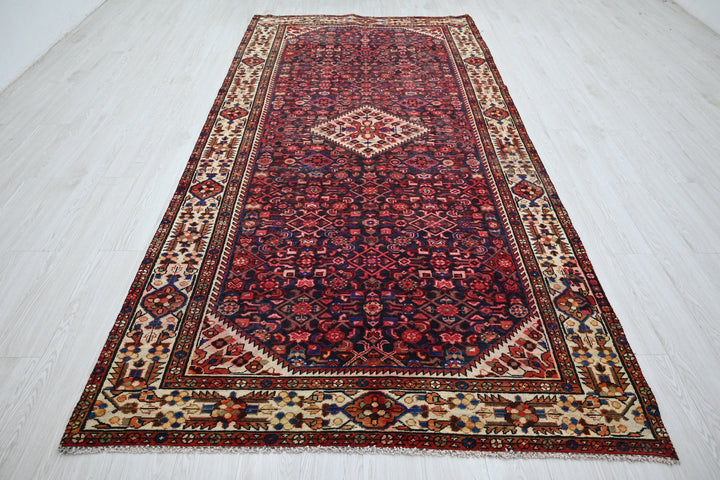 red Large rug 5' 2" x 10' 10"