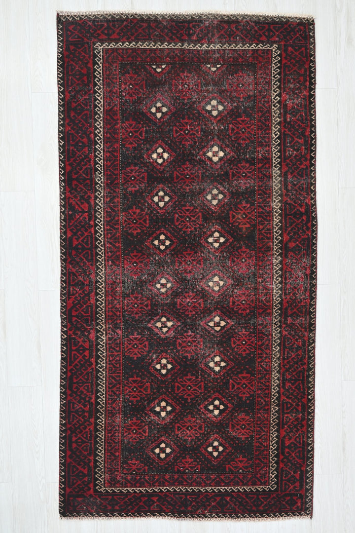 black Medium rug 3' 9" x 7' 9"