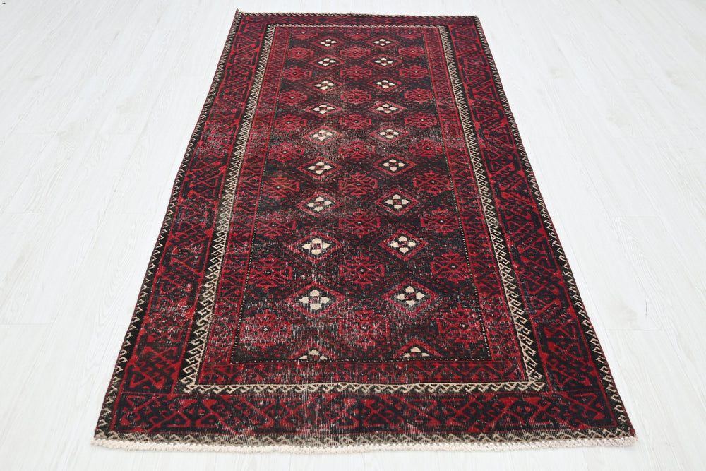 black Medium rug 3' 9" x 7' 9"