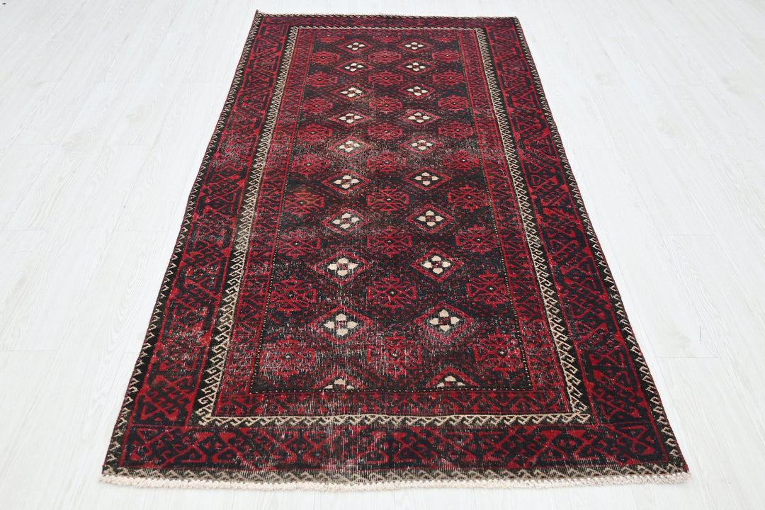black Medium rug 3' 9" x 7' 9"