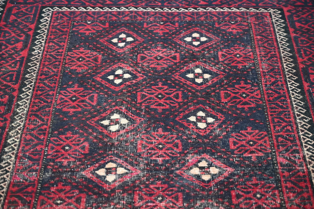 black Medium rug 3' 9" x 7' 9"