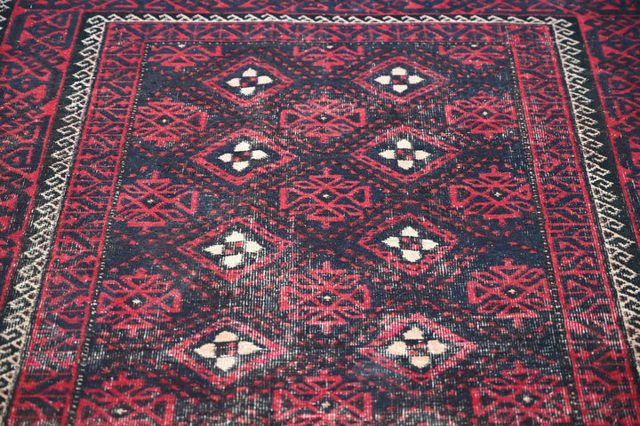black Medium rug 3' 9" x 7' 9"