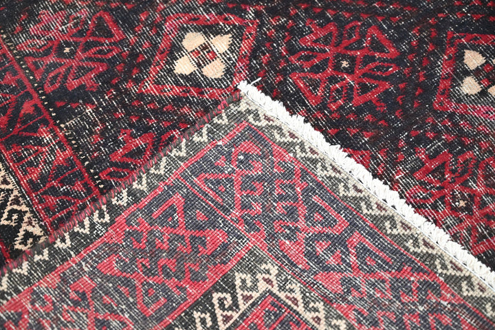 black Medium rug 3' 9" x 7' 9"