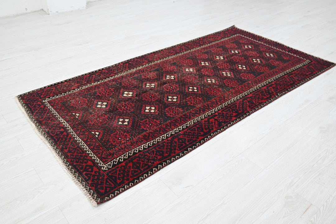 black Medium rug 3' 9" x 7' 9"