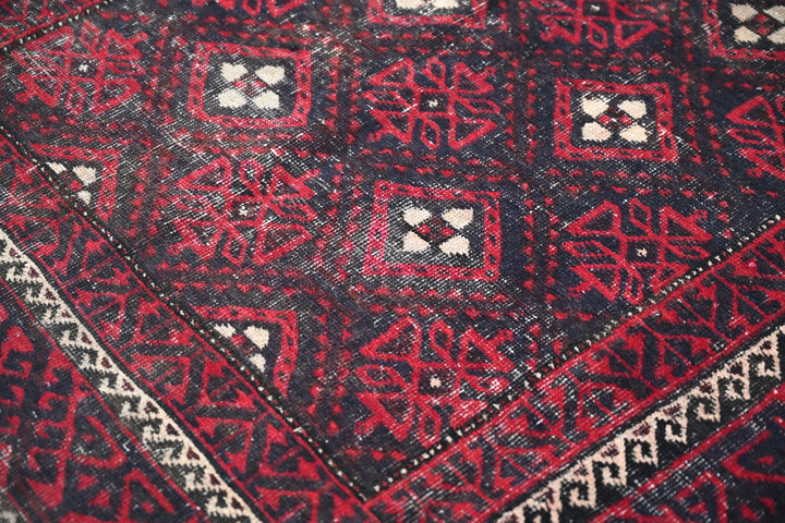 black Medium rug 3' 9" x 7' 9"