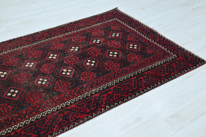 black Medium rug 3' 9" x 7' 9"