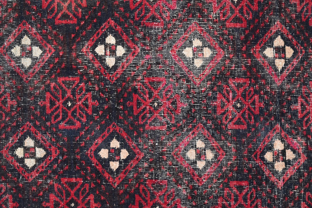 black Medium rug 3' 9" x 7' 9"
