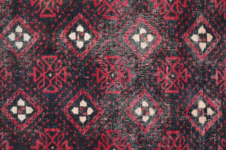 black Medium rug 3' 9" x 7' 9"