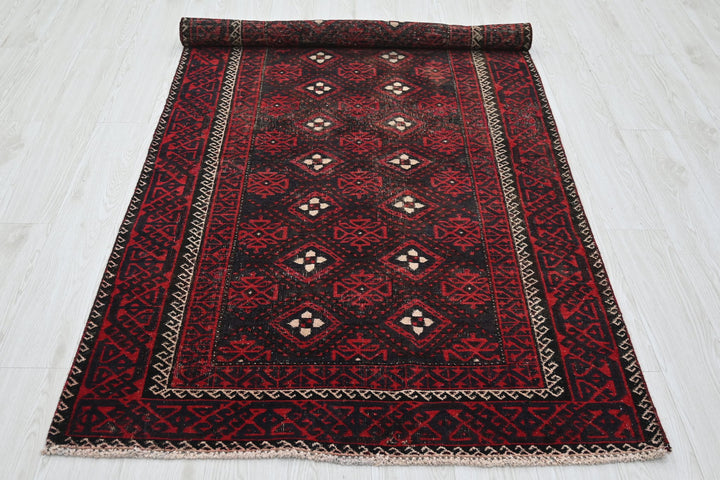 black Medium rug 3' 9" x 7' 9"
