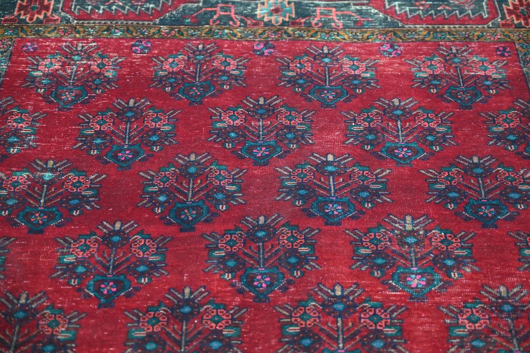 red Medium rug 4' 9" x 8' 1"