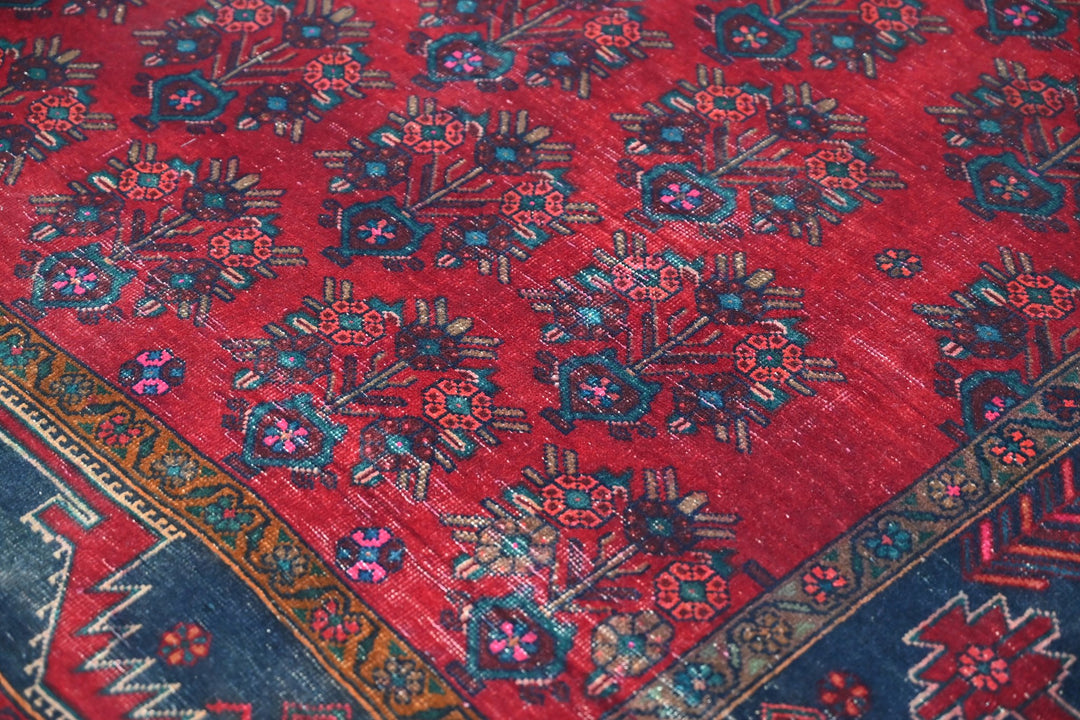red Medium rug 4' 9" x 8' 1"