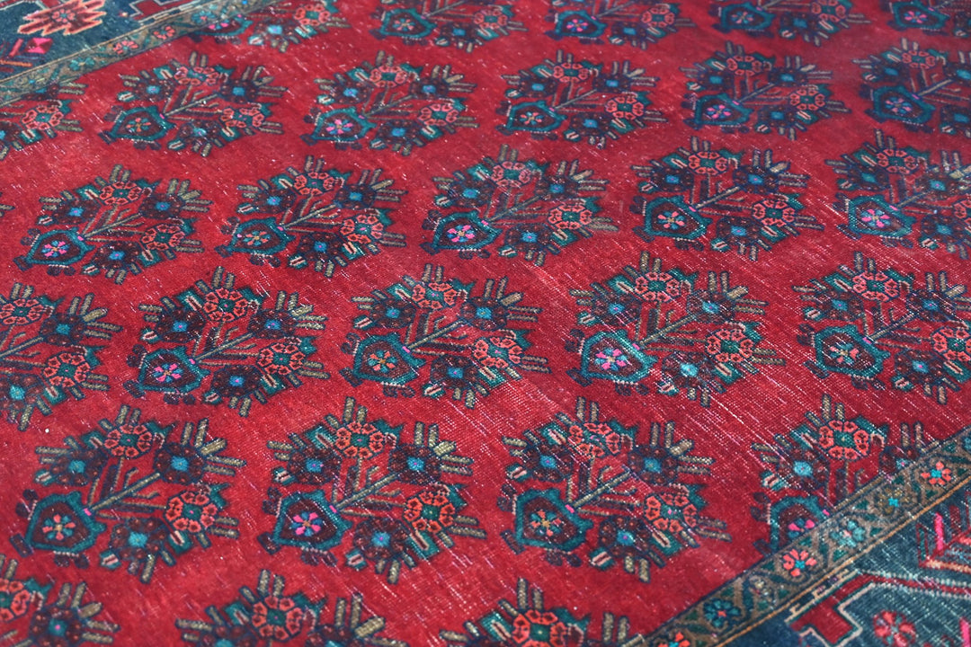 red Medium rug 4' 9" x 8' 1"