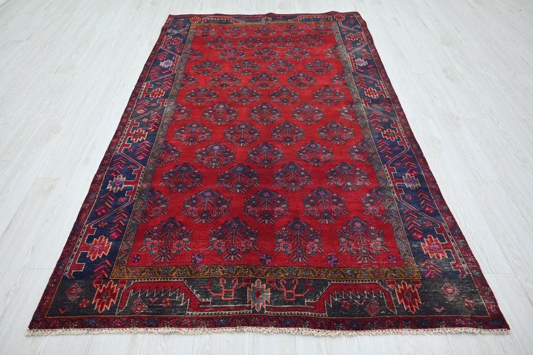 red Medium rug 4' 9" x 8' 1"