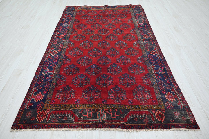 red Medium rug 4' 9" x 8' 1"