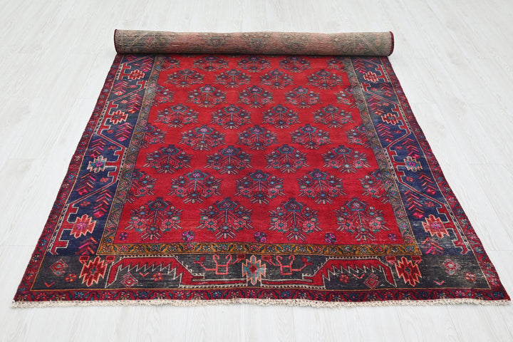 red Medium rug 4' 9" x 8' 1"