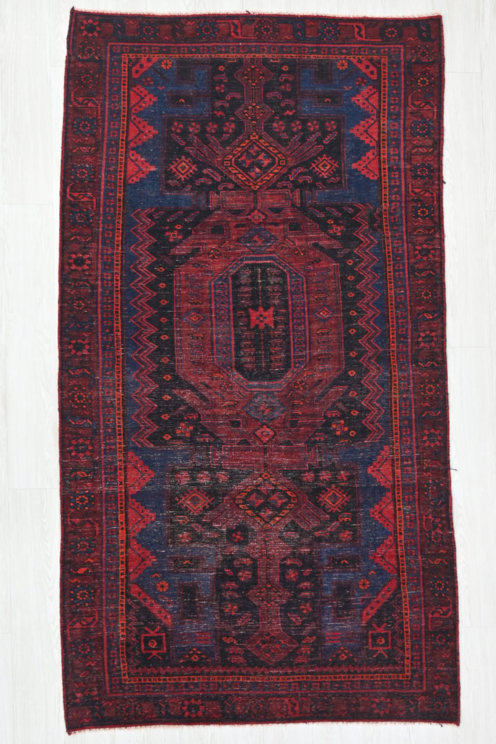 red Medium rug 4' 0" x 7' 7"