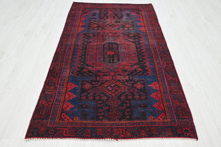 red Medium rug 4' 0" x 7' 7"