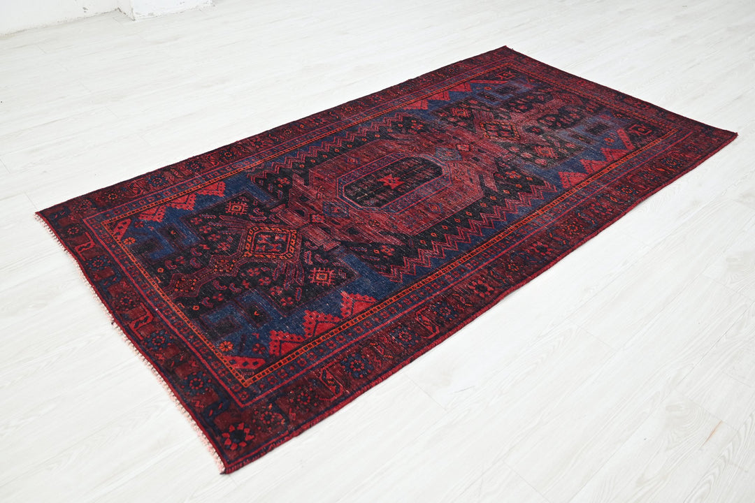 red Medium rug 4' 0" x 7' 7"