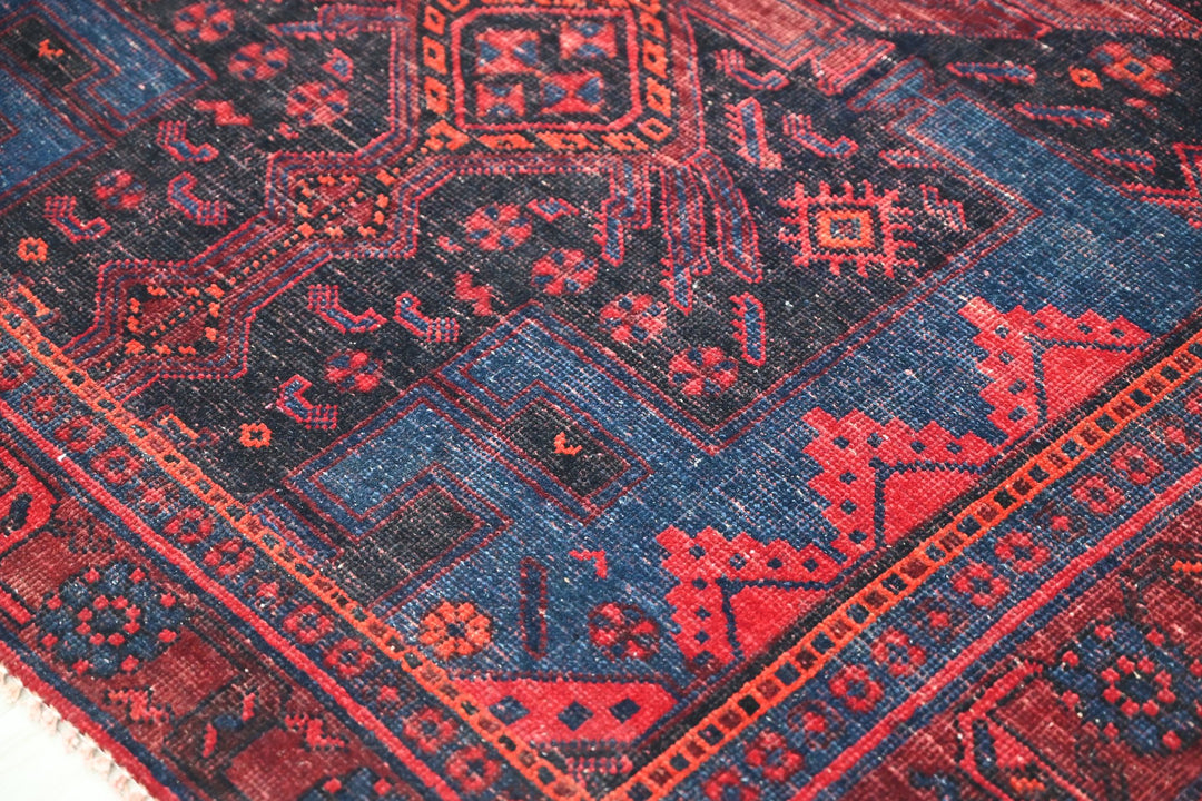 red Medium rug 4' 0" x 7' 7"