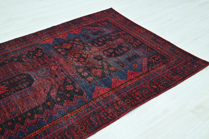 red Medium rug 4' 0" x 7' 7"